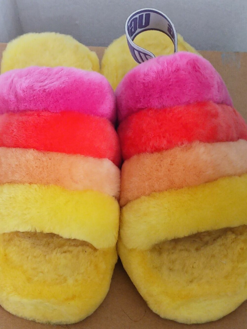 UGG Fluff Yeah Slide slippers feature a cozy, multi-colored rainbow stripe Sz 6